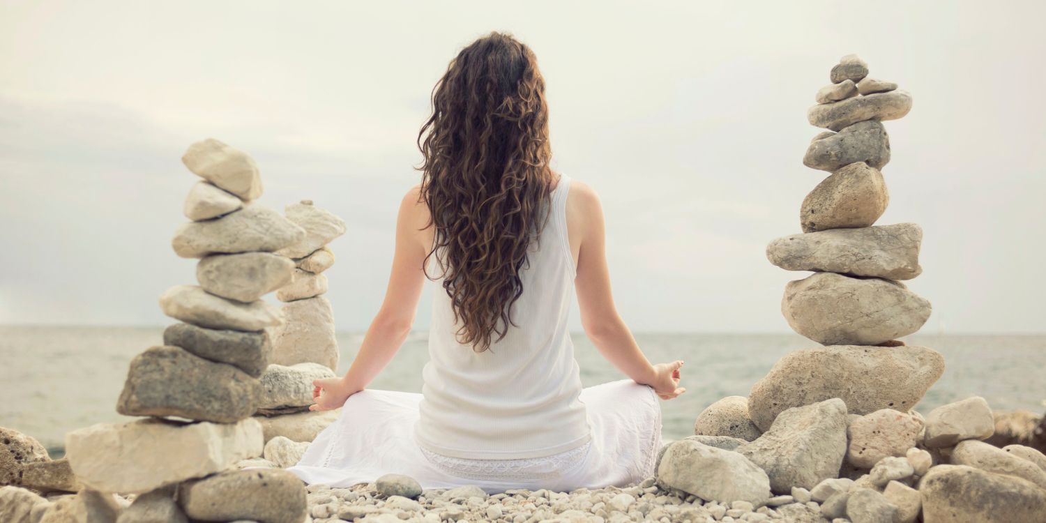 Oczyszczenie Energetyczne – Praktyki, Kadzidła i Kamienie