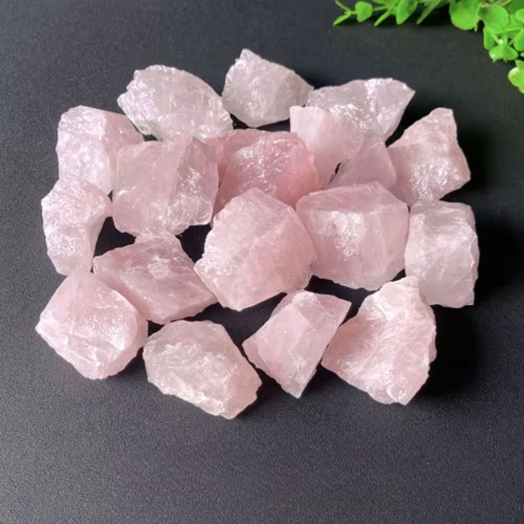 BRYŁKI KWARC RÓŻOWY – MIŁOŚĆ, SERCE I ŁAGODNOŚĆ