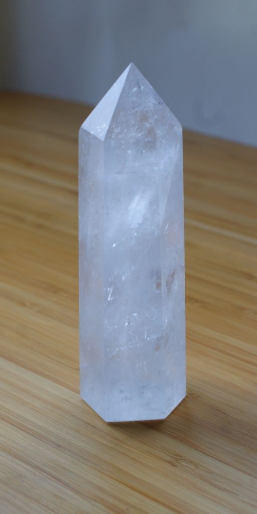 OBELISK (WIEŻA) Z KRYSZTAŁU GÓRSKIEGO – KLAROWNOŚĆ, WZMOCNIENIE I SKUPIENIE